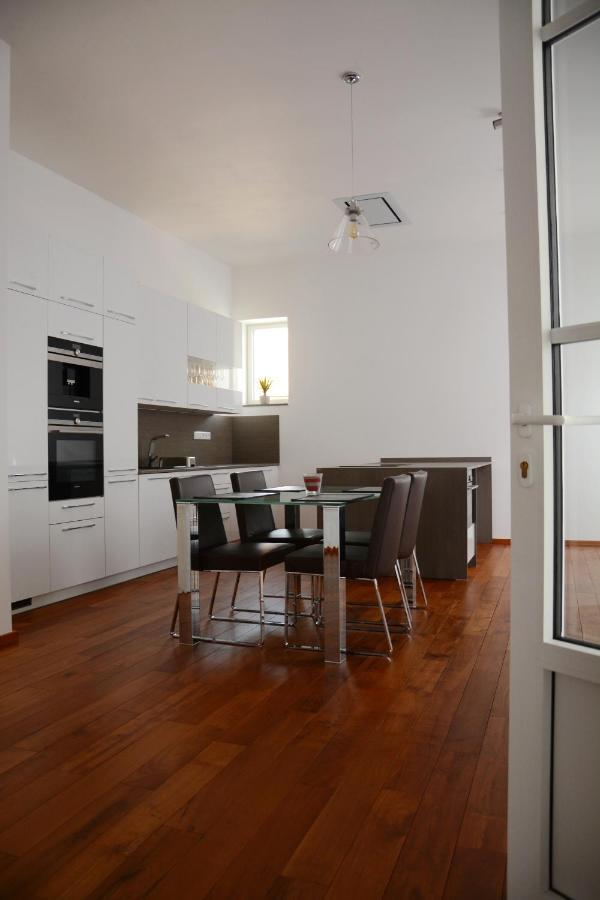 Premium Apartment Near Banska Bystrica Square With Two Big Bedrooms Экстерьер фото